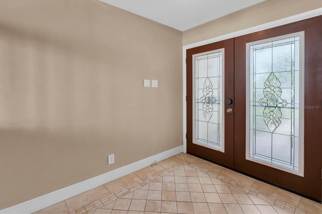 For Sale: $975,000 (3 beds, 2 baths, 1905 Square Feet)