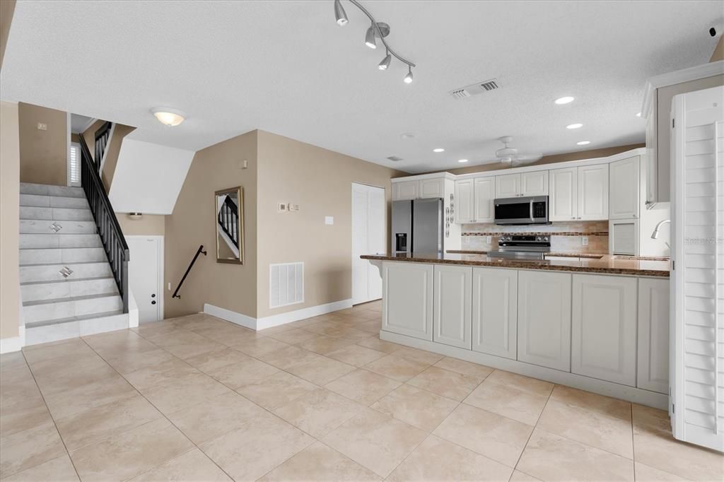 For Sale: $975,000 (3 beds, 2 baths, 1905 Square Feet)