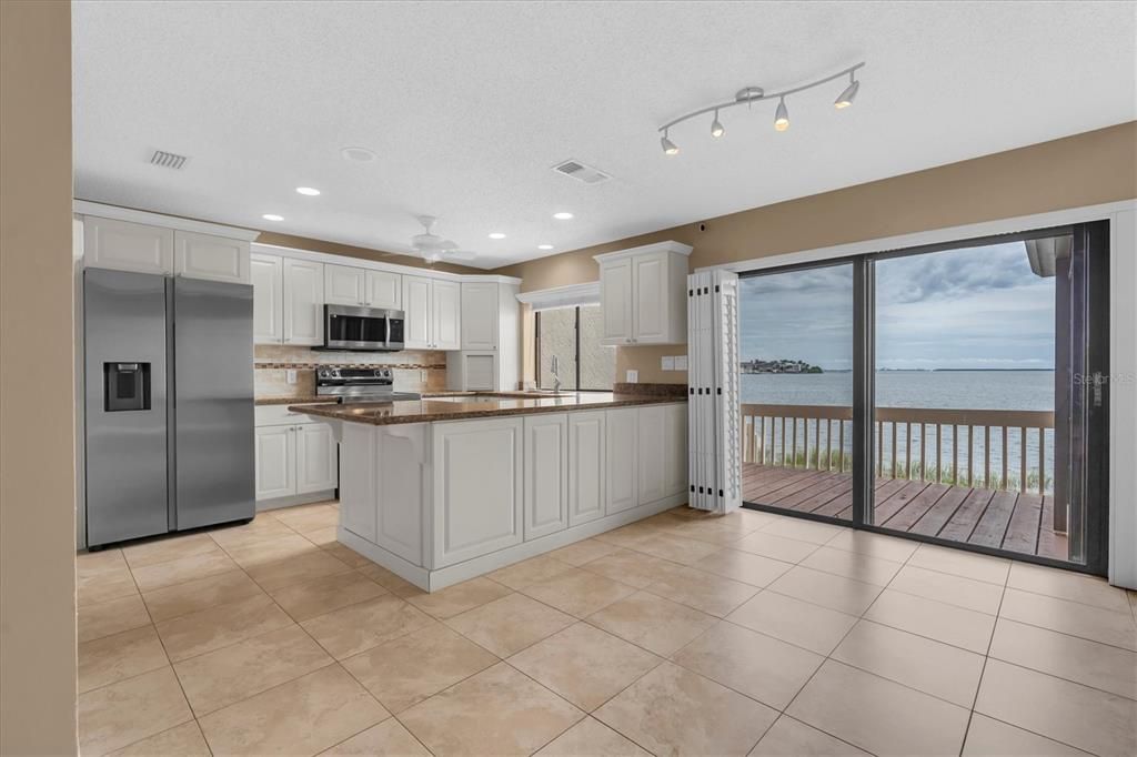 For Sale: $975,000 (3 beds, 2 baths, 1905 Square Feet)