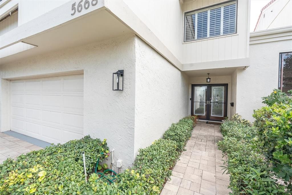 For Sale: $975,000 (3 beds, 2 baths, 1905 Square Feet)
