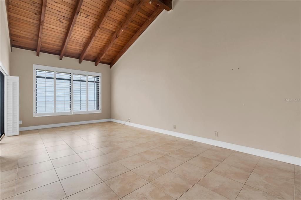 For Sale: $975,000 (3 beds, 2 baths, 1905 Square Feet)