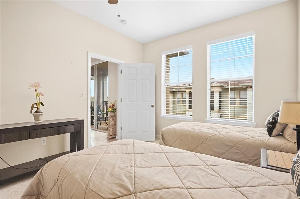 For Sale: $299,997 (2 beds, 2 baths, 1161 Square Feet)