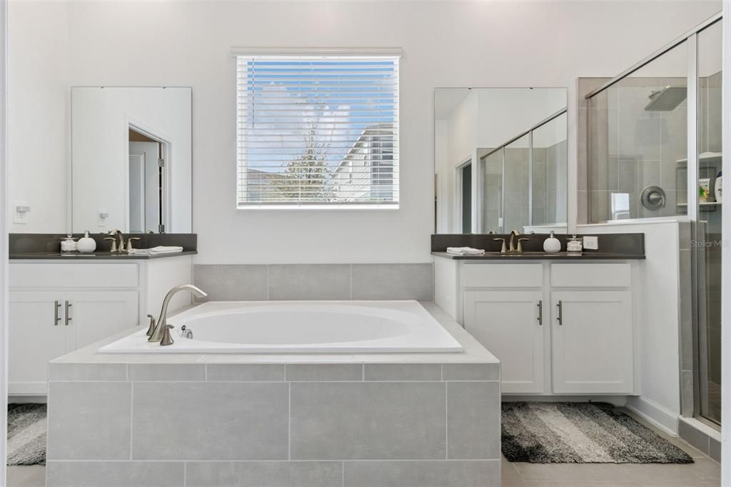 For Sale: $520,000 (4 beds, 3 baths, 2650 Square Feet)