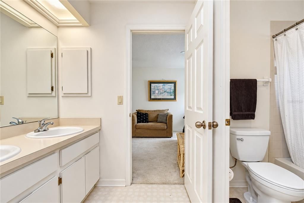 For Sale: $500,000 (4 beds, 3 baths, 2208 Square Feet)