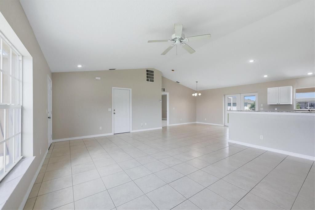For Sale: $294,900 (3 beds, 2 baths, 1578 Square Feet)
