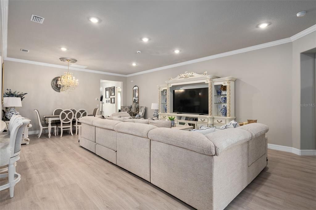 En Venta: $899,000 (4 camas, 3 baños, 2547 Pies cuadrados)
