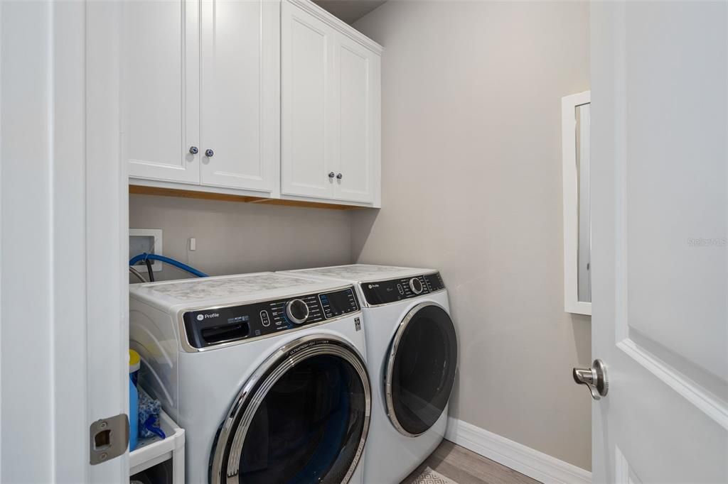 En Venta: $899,000 (4 camas, 3 baños, 2547 Pies cuadrados)