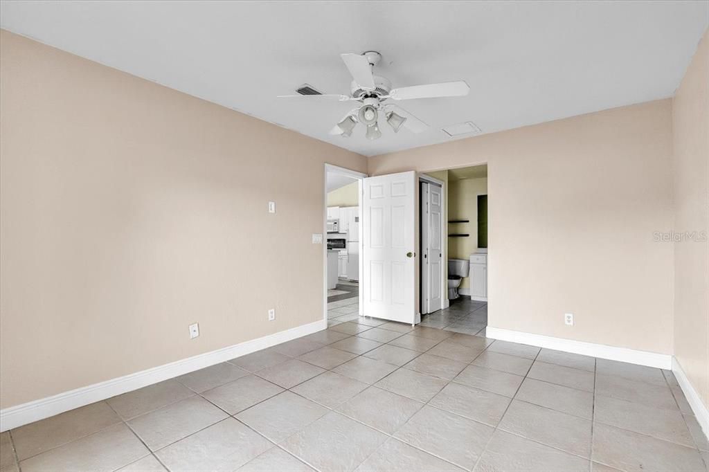 For Sale: $364,900 (6 beds, 0 baths, 2370 Square Feet)