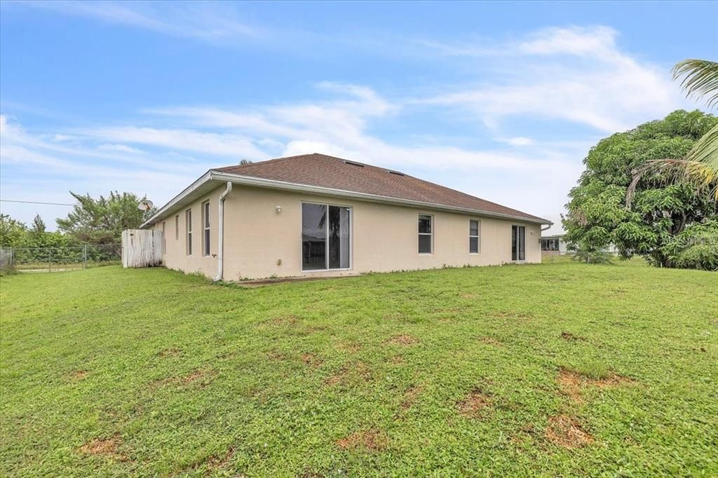 For Sale: $364,900 (6 beds, 0 baths, 2370 Square Feet)