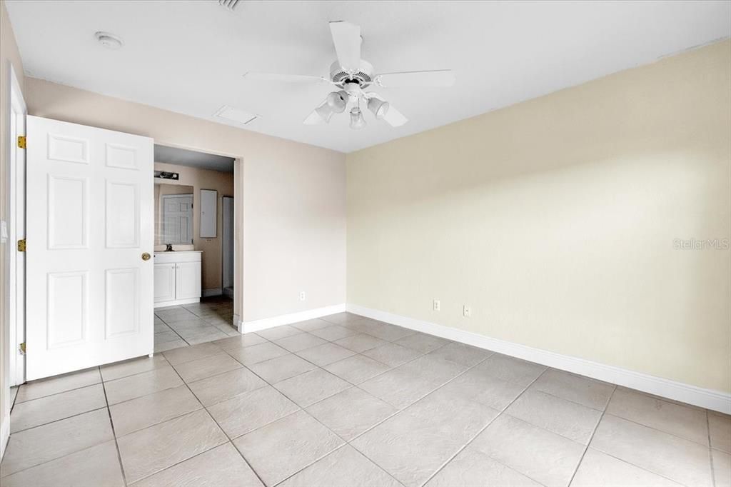 For Sale: $364,900 (6 beds, 0 baths, 2370 Square Feet)