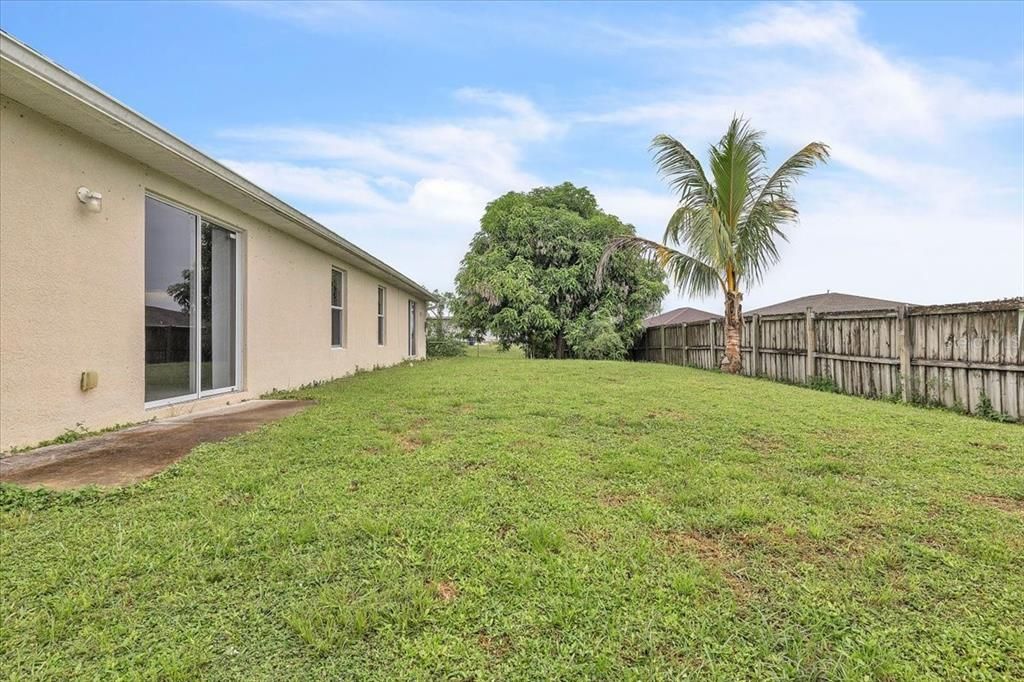 For Sale: $364,900 (6 beds, 0 baths, 2370 Square Feet)