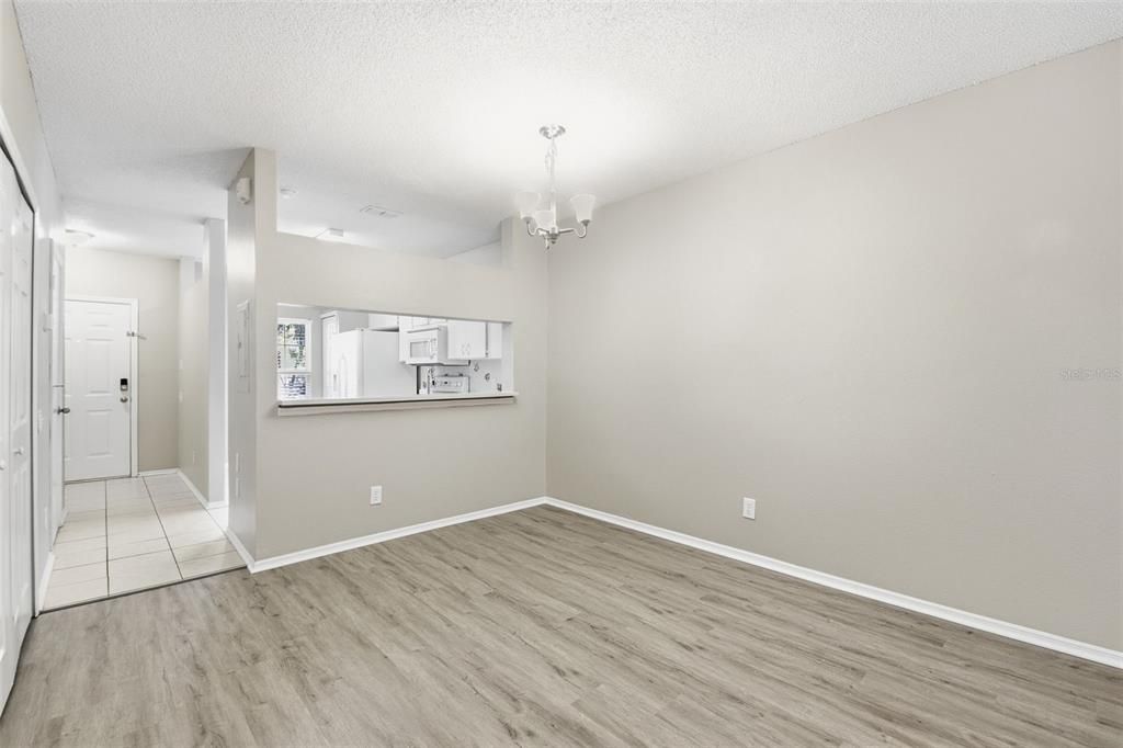 For Sale: $229,900 (2 beds, 2 baths, 1184 Square Feet)