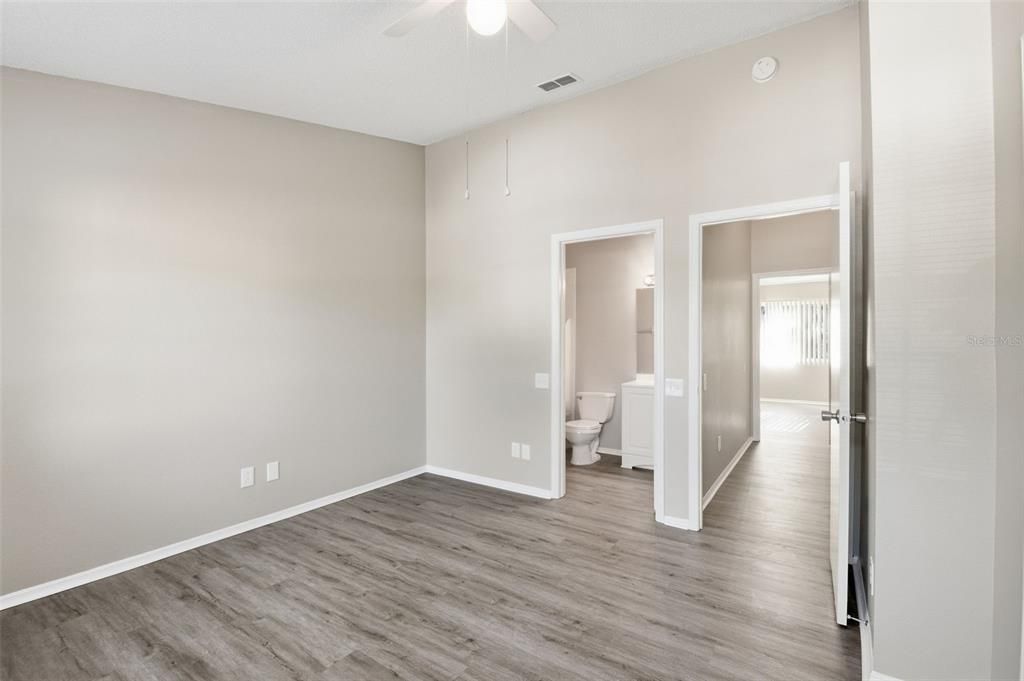 For Sale: $229,900 (2 beds, 2 baths, 1184 Square Feet)
