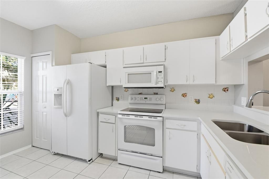 For Sale: $229,900 (2 beds, 2 baths, 1184 Square Feet)