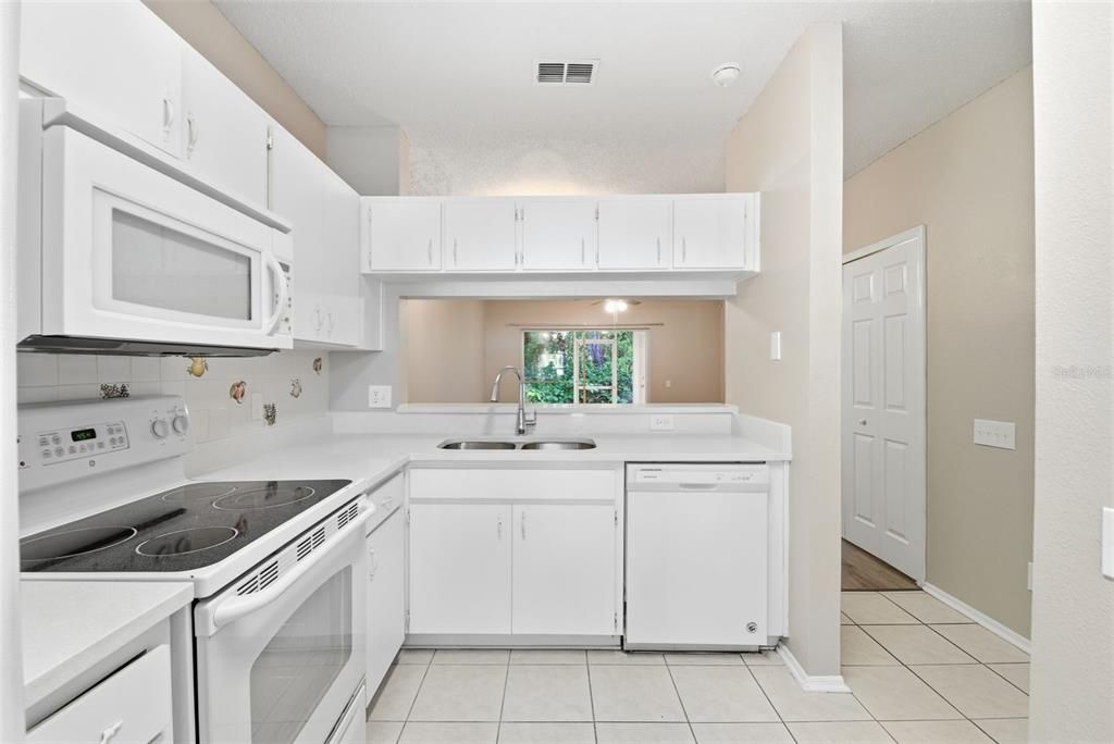 For Sale: $229,900 (2 beds, 2 baths, 1184 Square Feet)