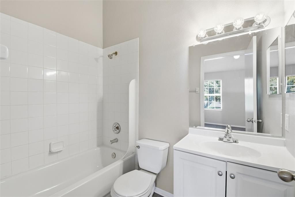 For Sale: $229,900 (2 beds, 2 baths, 1184 Square Feet)