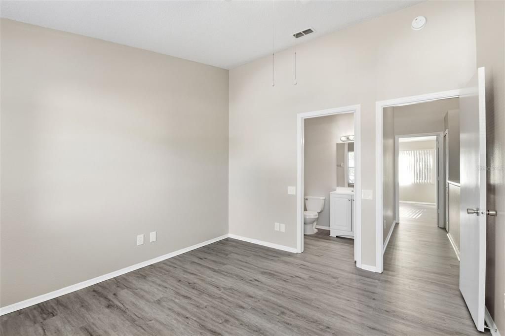 For Sale: $229,900 (2 beds, 2 baths, 1184 Square Feet)