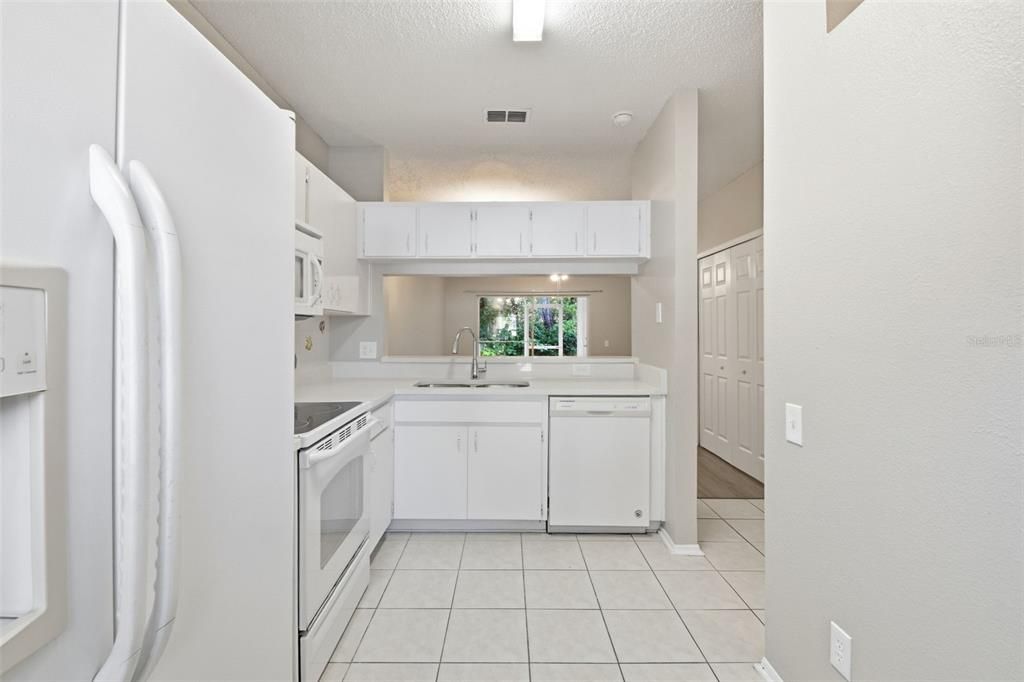 For Sale: $229,900 (2 beds, 2 baths, 1184 Square Feet)