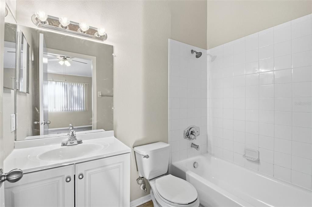 For Sale: $229,900 (2 beds, 2 baths, 1184 Square Feet)