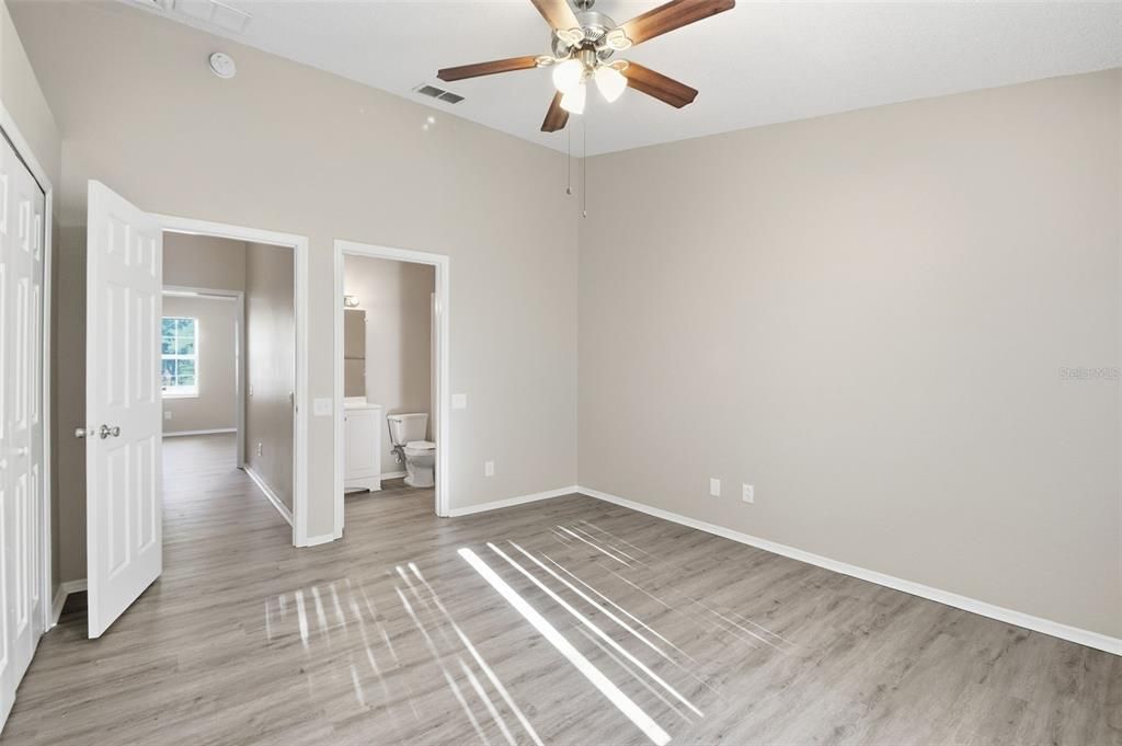 For Sale: $229,900 (2 beds, 2 baths, 1184 Square Feet)