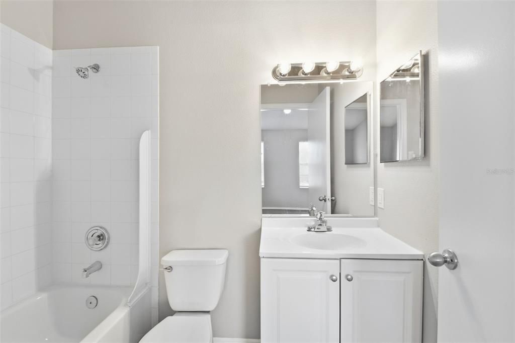 For Sale: $229,900 (2 beds, 2 baths, 1184 Square Feet)