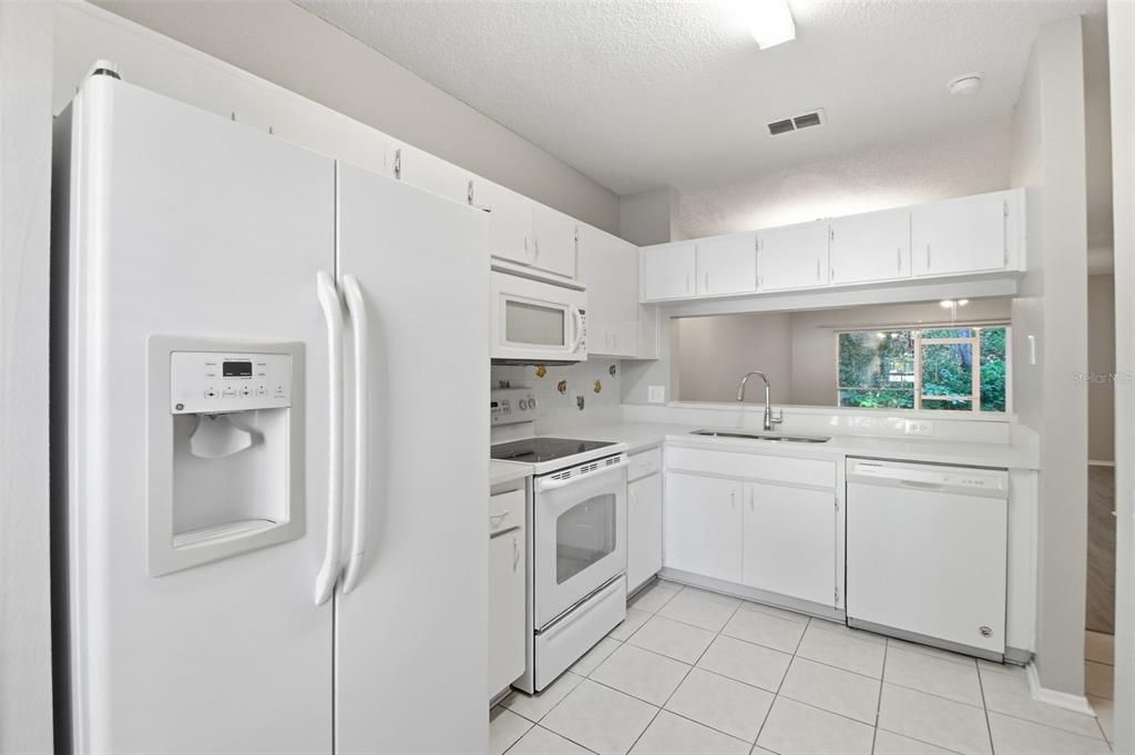 For Sale: $229,900 (2 beds, 2 baths, 1184 Square Feet)