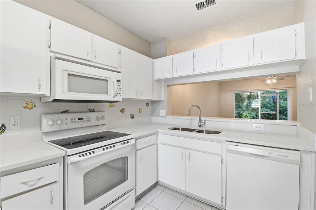 For Sale: $229,900 (2 beds, 2 baths, 1184 Square Feet)