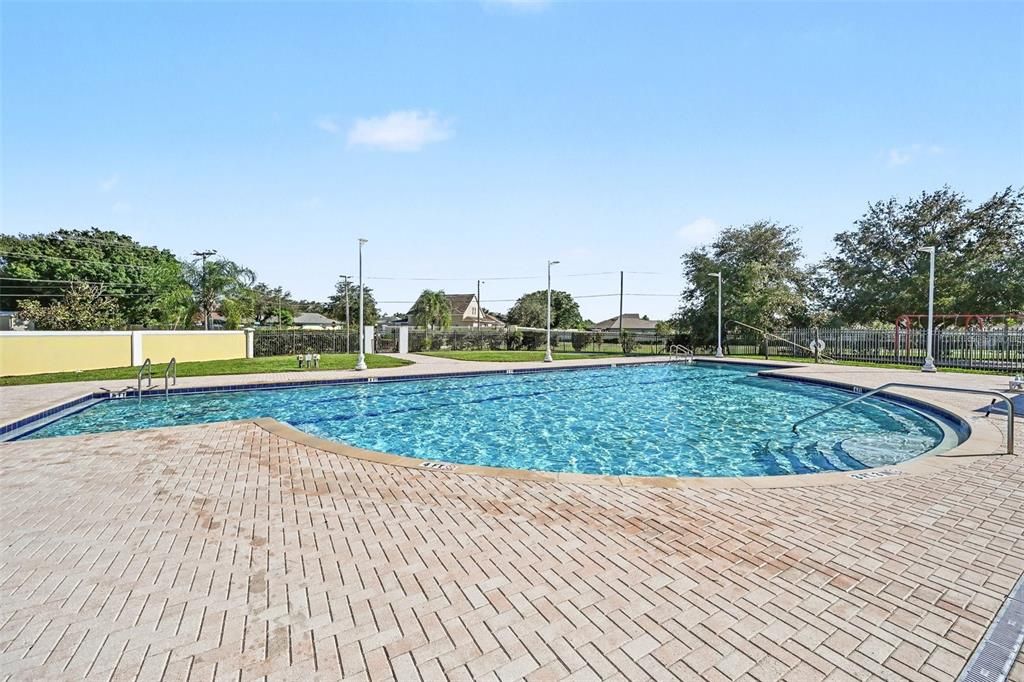 En Venta: $330,000 (4 camas, 2 baños, 1606 Pies cuadrados)