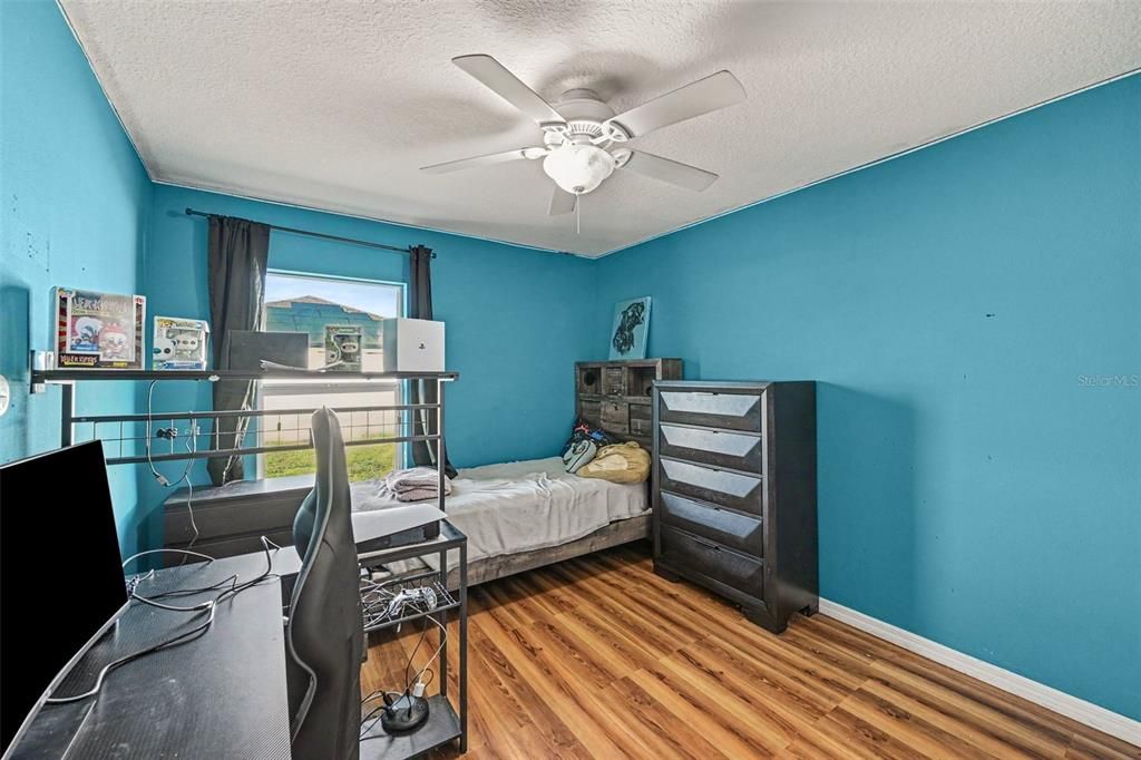 En Venta: $330,000 (4 camas, 2 baños, 1606 Pies cuadrados)
