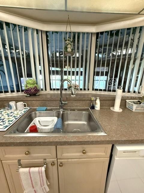 На продажу: $159,000 (2 спален, 2 ванн, 1296 Квадратных фут)