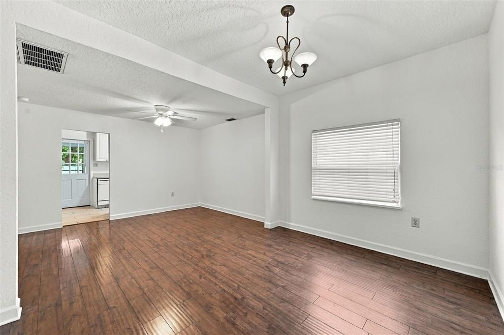 En Venta: $379,000 (2 camas, 1 baños, 672 Pies cuadrados)