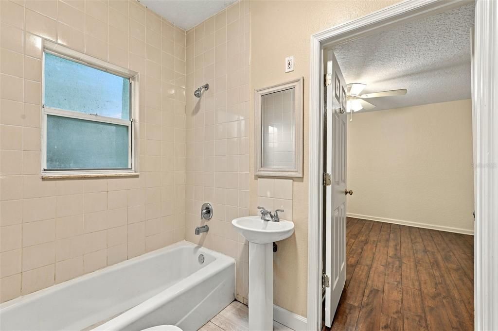 En Venta: $379,000 (2 camas, 1 baños, 672 Pies cuadrados)