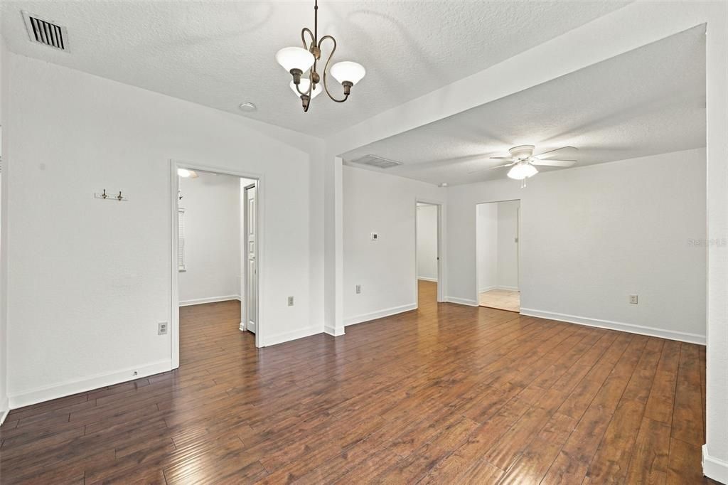 En Venta: $379,000 (2 camas, 1 baños, 672 Pies cuadrados)