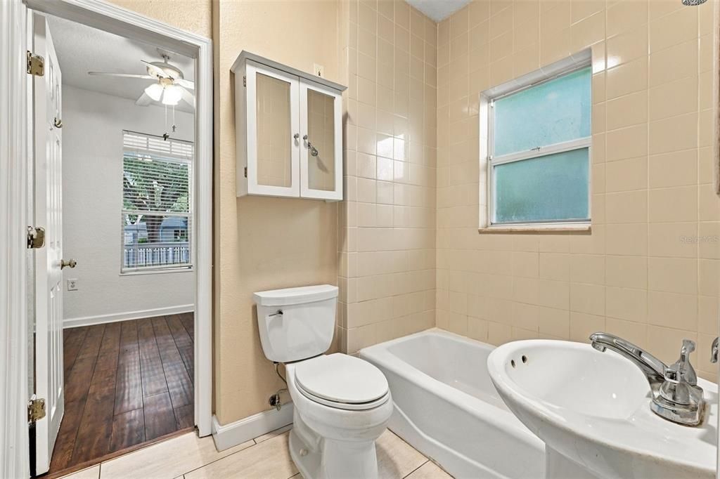 En Venta: $379,000 (2 camas, 1 baños, 672 Pies cuadrados)