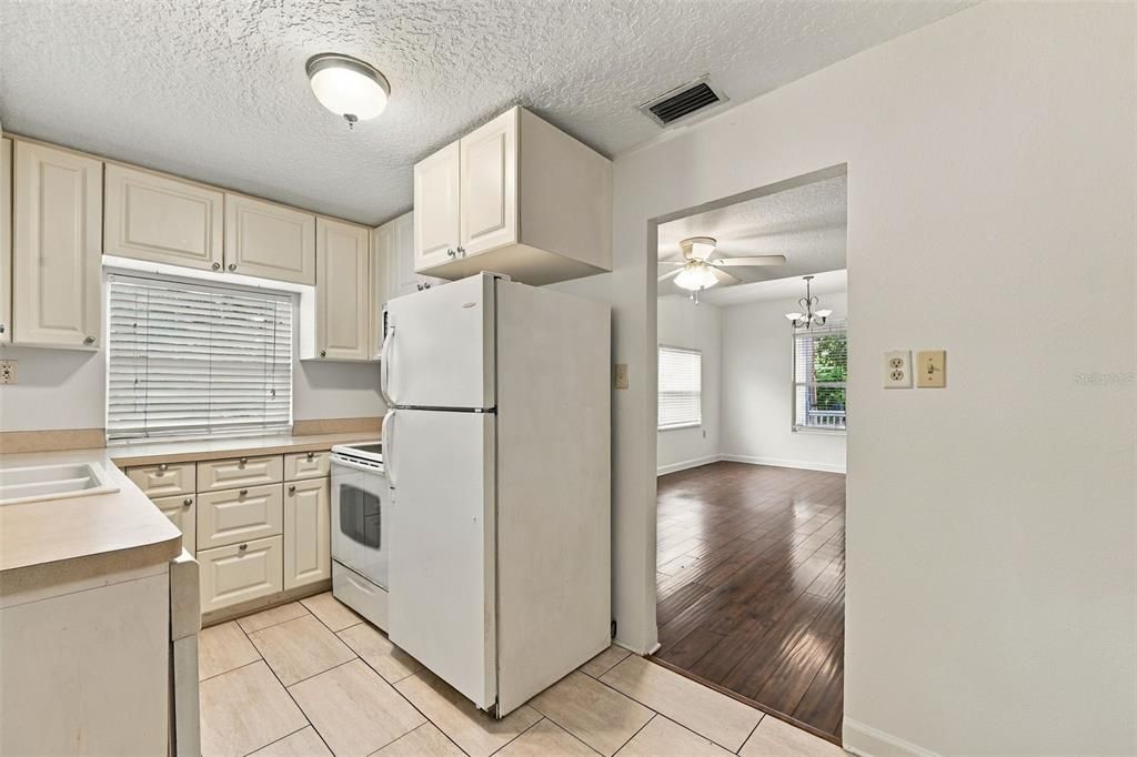 En Venta: $379,000 (2 camas, 1 baños, 672 Pies cuadrados)