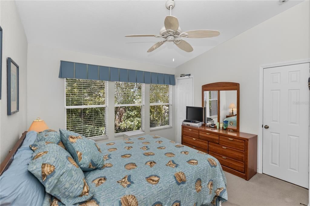 : $249,000 (2 camas, 2 baños, 1078 Pies cuadrados)