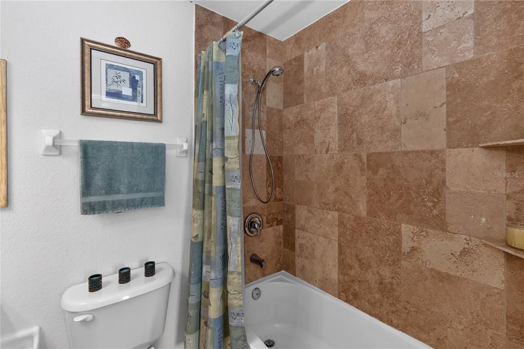 : $249,000 (2 camas, 2 baños, 1078 Pies cuadrados)
