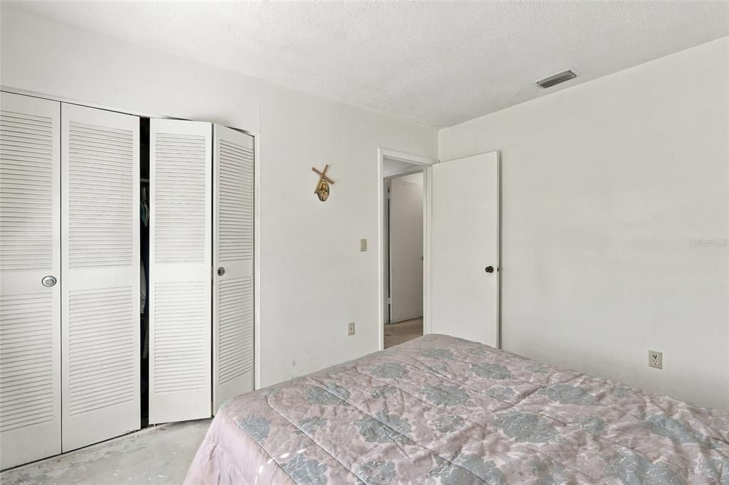 For Sale: $120,000 (2 beds, 2 baths, 942 Square Feet)