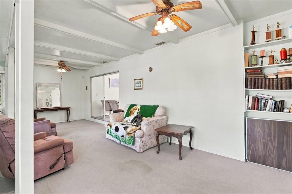 For Sale: $120,000 (2 beds, 2 baths, 942 Square Feet)