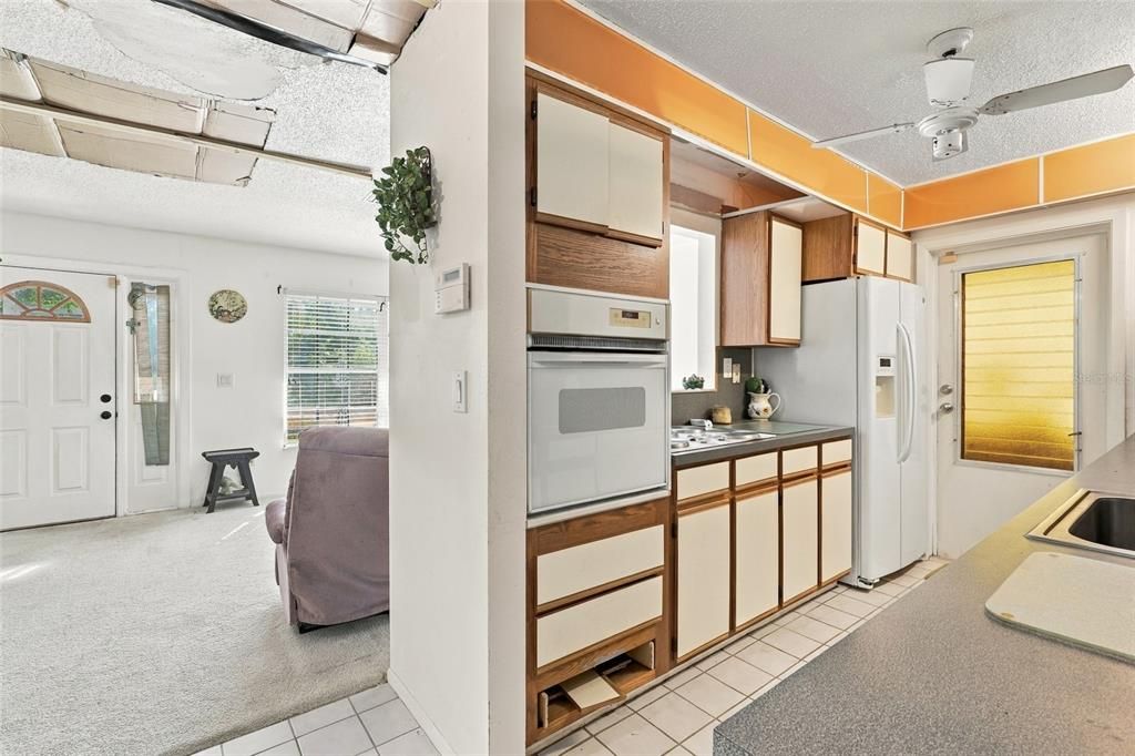 For Sale: $120,000 (2 beds, 2 baths, 942 Square Feet)