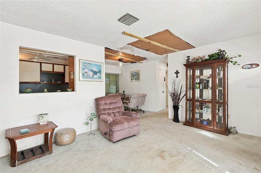 For Sale: $120,000 (2 beds, 2 baths, 942 Square Feet)