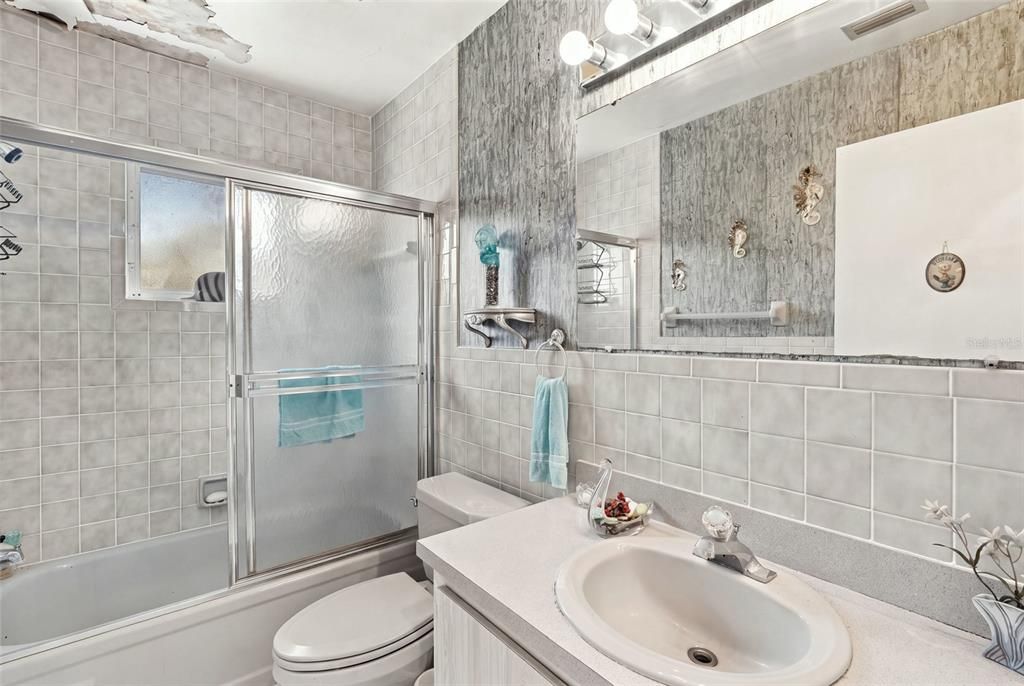 For Sale: $120,000 (2 beds, 2 baths, 942 Square Feet)