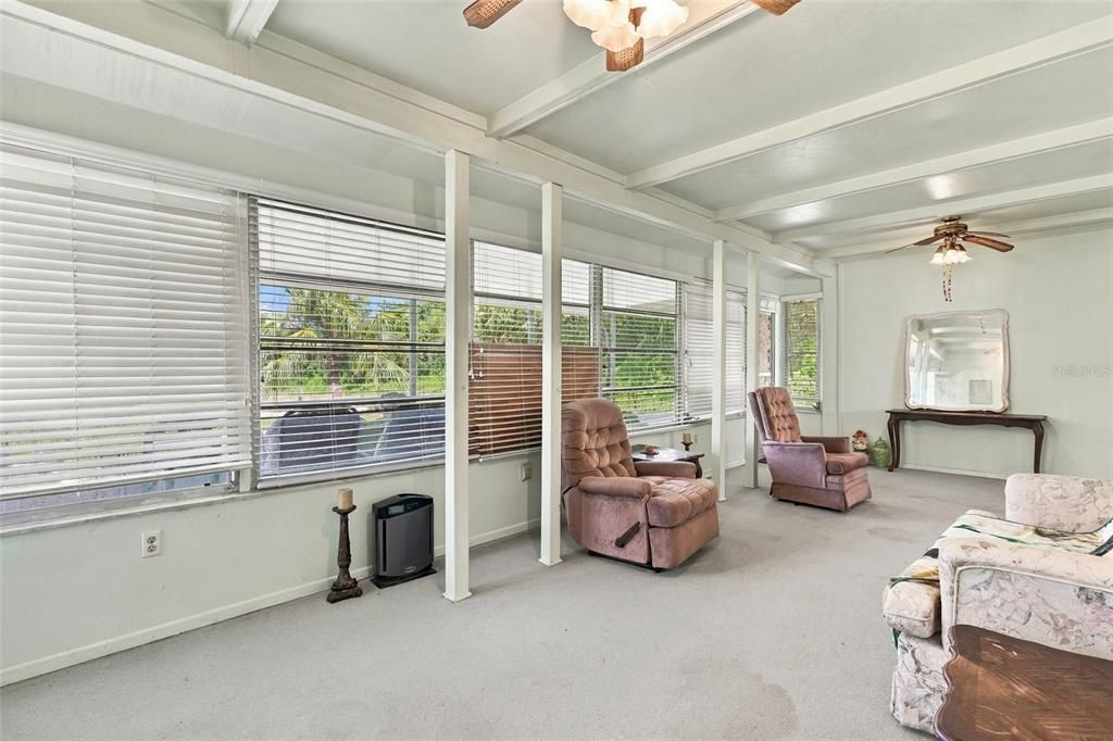 For Sale: $120,000 (2 beds, 2 baths, 942 Square Feet)