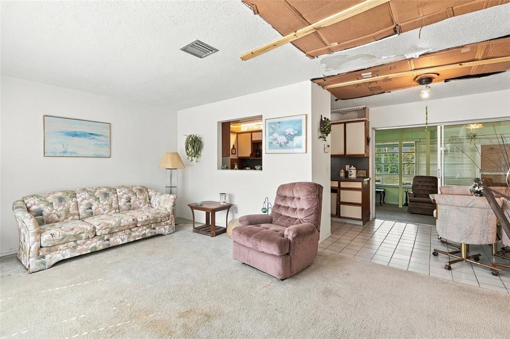 For Sale: $120,000 (2 beds, 2 baths, 942 Square Feet)