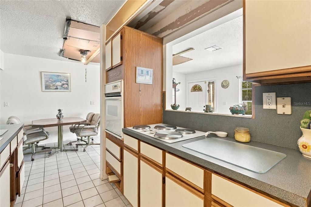 For Sale: $120,000 (2 beds, 2 baths, 942 Square Feet)