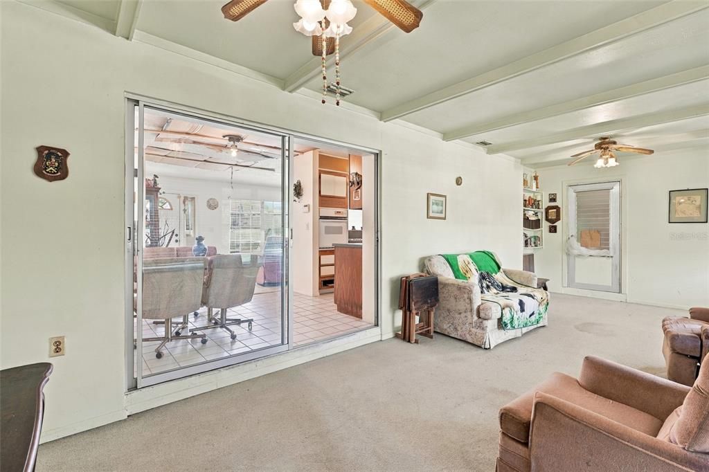 For Sale: $120,000 (2 beds, 2 baths, 942 Square Feet)