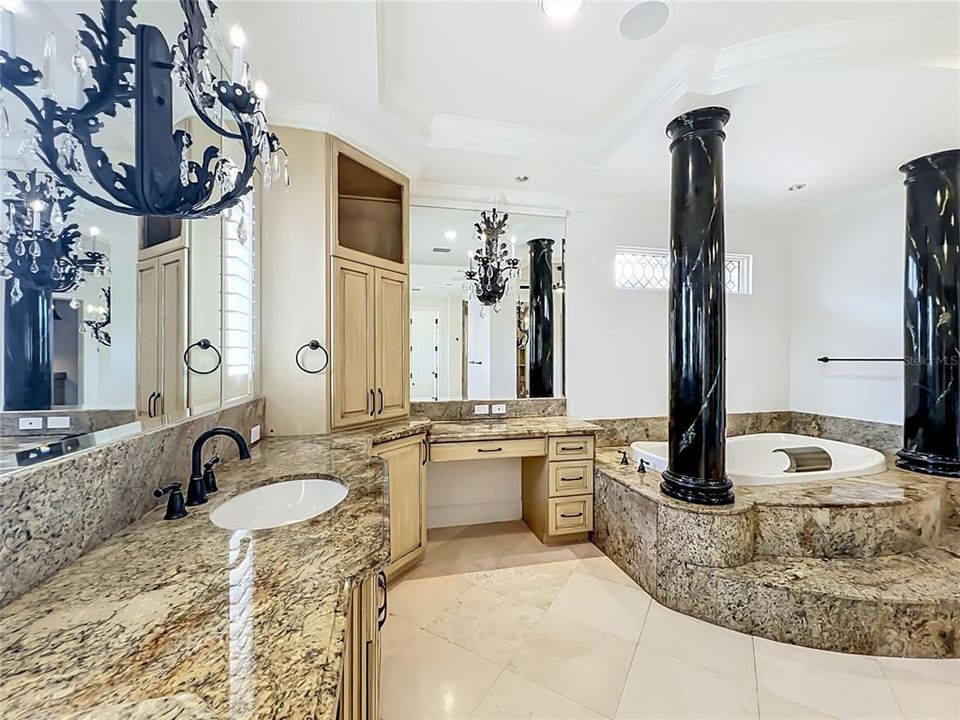 На продажу: $3,995,000 (6 спален, 7 ванн, 10059 Квадратных фут)