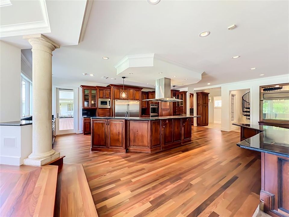 На продажу: $3,995,000 (6 спален, 7 ванн, 10059 Квадратных фут)