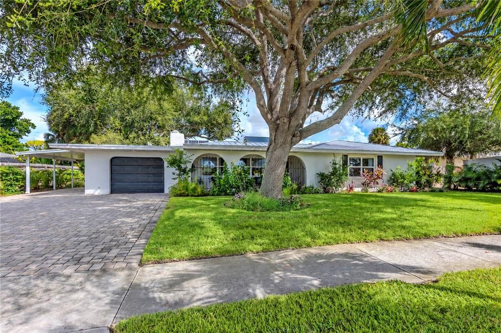 En Venta: $989,000 (3 camas, 3 baños, 1680 Pies cuadrados)