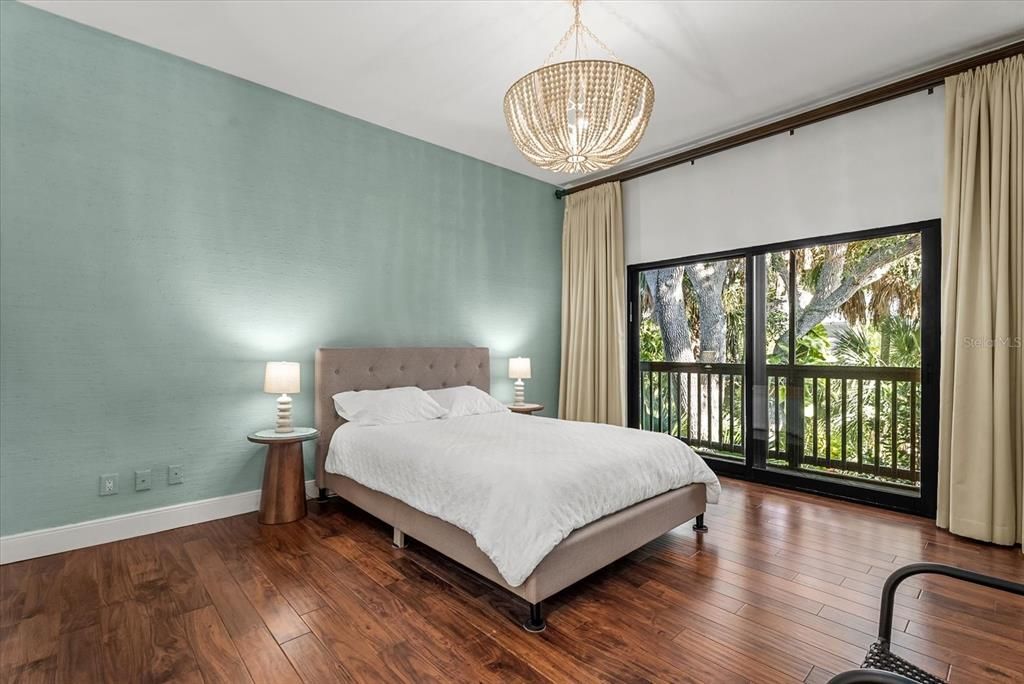 En Venta: $670,000 (3 camas, 2 baños, 1912 Pies cuadrados)